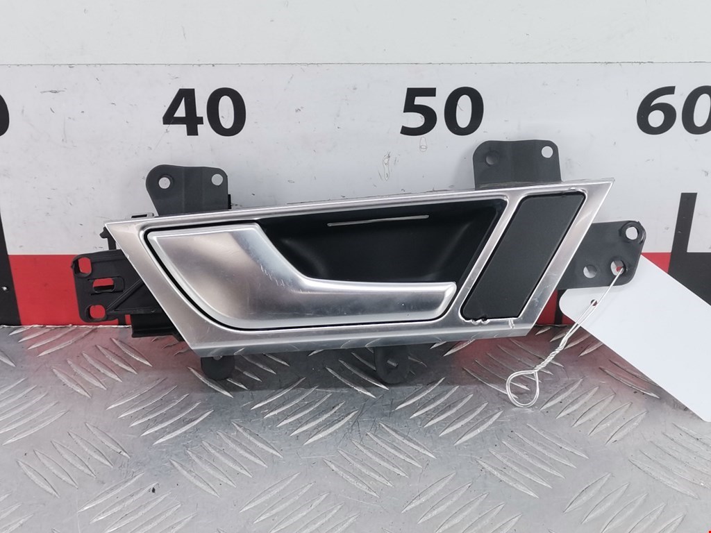 Ручка двери внутренняя задняя левая Audi A6 C6 купить в Беларуси