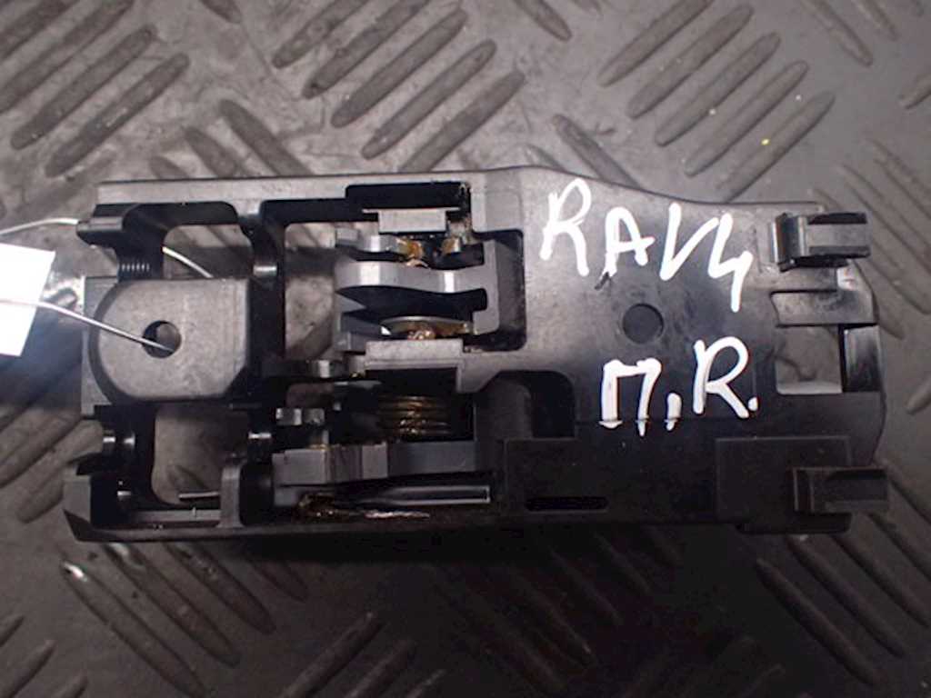 Ручка двери внутренняя передняя правая Toyota Rav4 2 купить в России