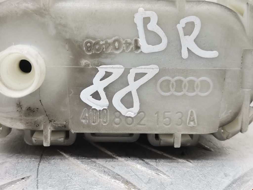 Электропривод (сервопривод) лючка бензобака Audi A8 D2 купить в России
