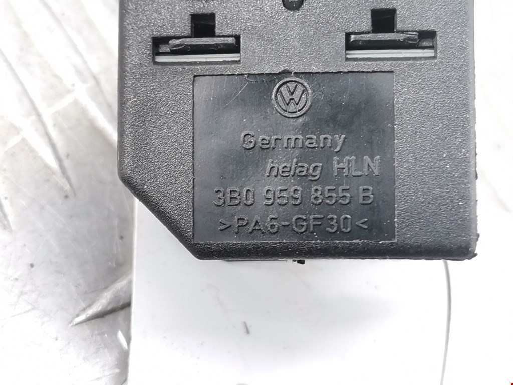 Кнопка стеклоподъемника Volkswagen Golf 4 купить в России