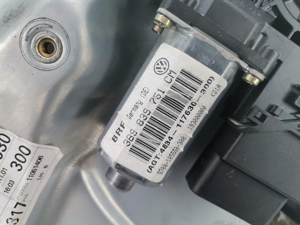 Стеклоподъемник электрический двери задней левой Volkswagen Passat 5 GP купить в России