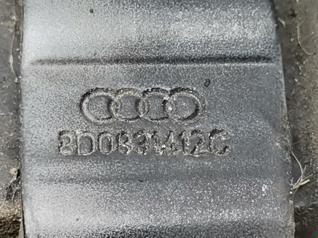 Петля двери передней правой Audi A4 B5 купить в России