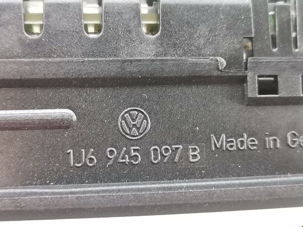 Фонарь дополнительный тормозной (стоп-сигнал) Volkswagen Golf 4 купить в Беларуси