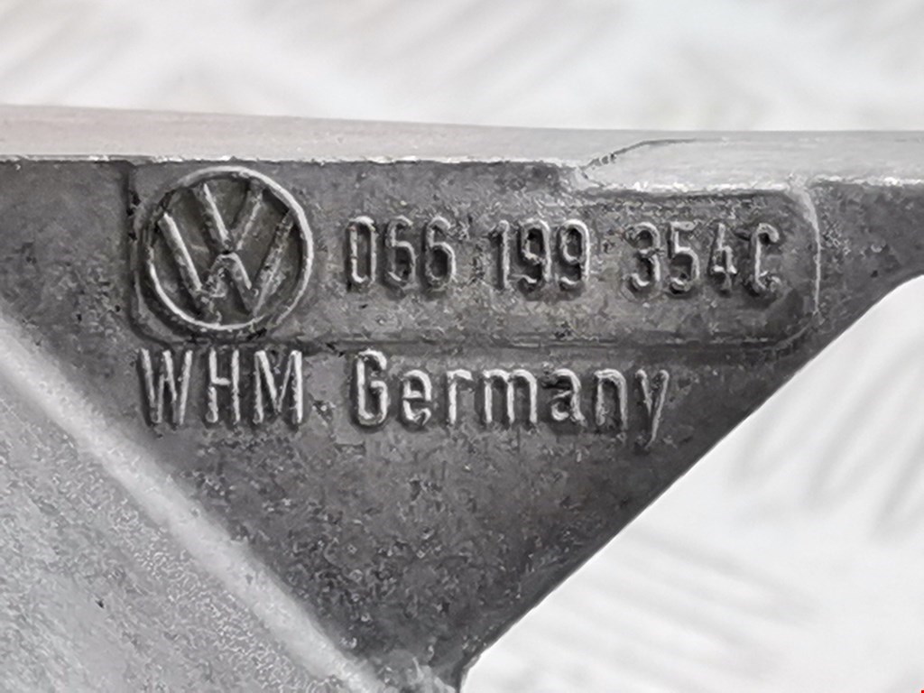 Корпус масляного фильтра Volkswagen Passat 5 GP купить в России