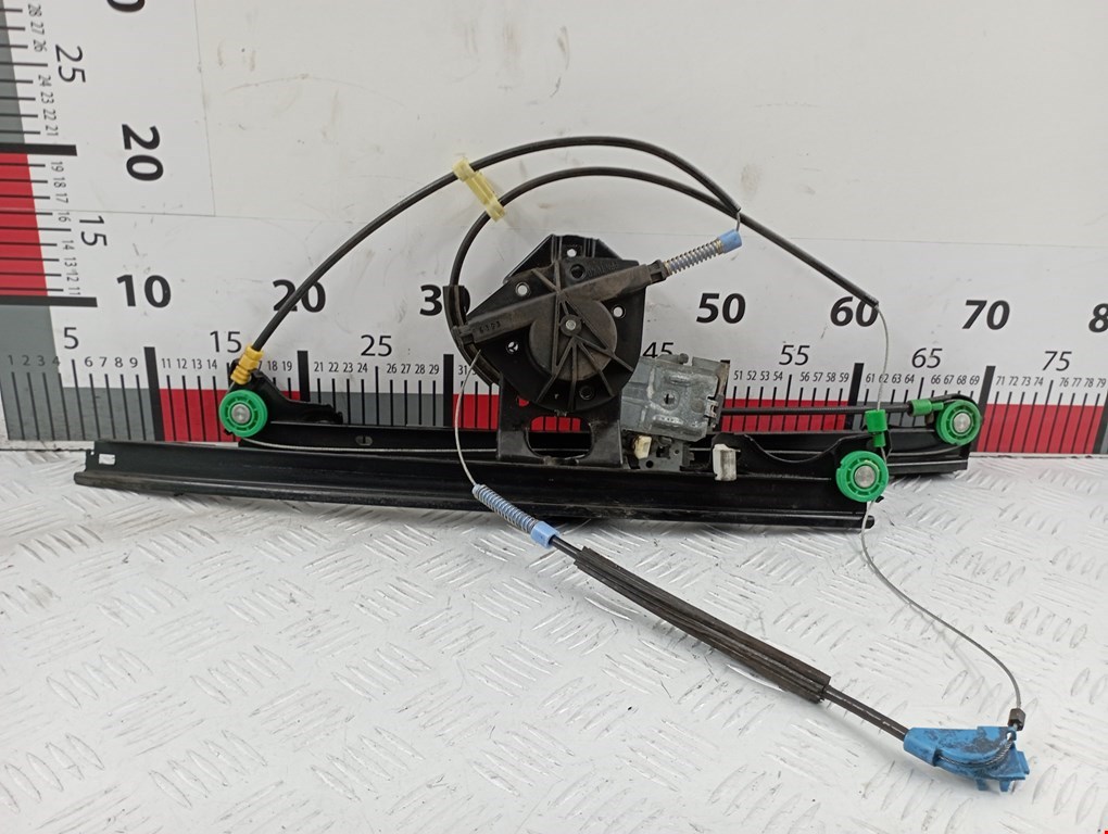 Стеклоподъемник механический двери передней правой Volkswagen Golf 3 купить в России