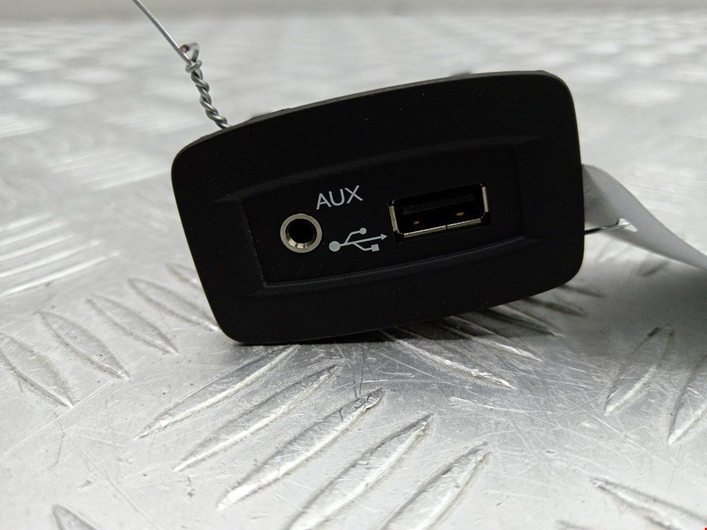 Разъем AUX / USB Renault Espace 4 купить в России