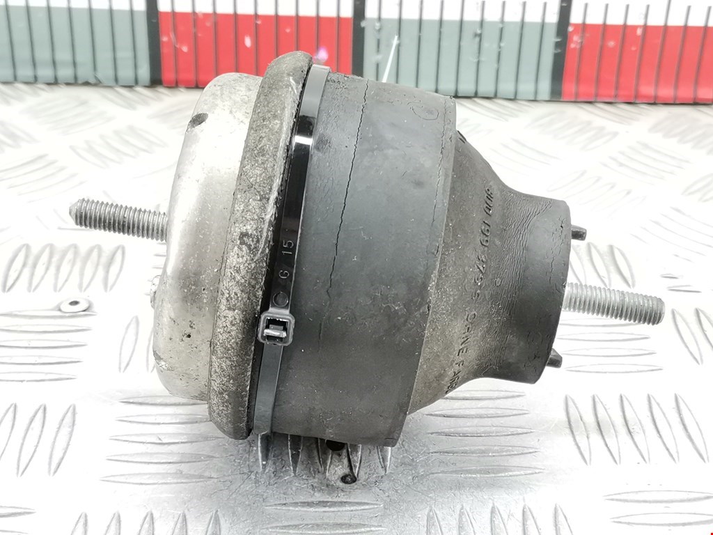 Подушка (опора) крепления двигателя Volkswagen Passat 5