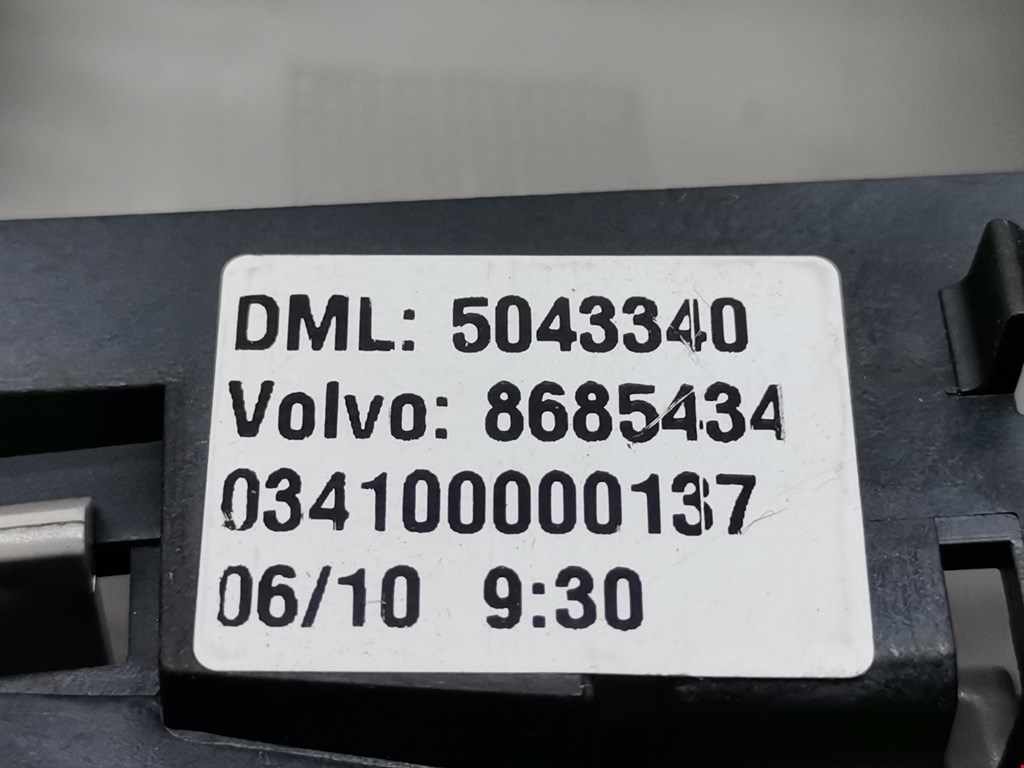 Плафон салонный Volvo XC90 1 купить в Беларуси