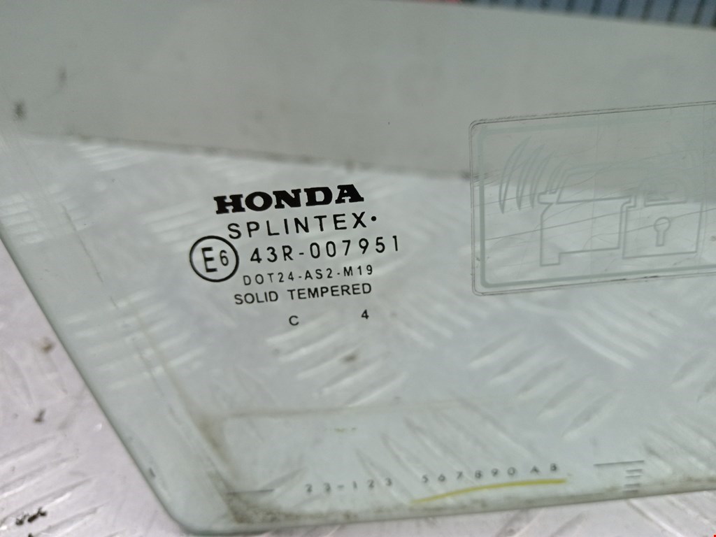 Стекло двери передней правой Honda CR-V 2 купить в Беларуси
