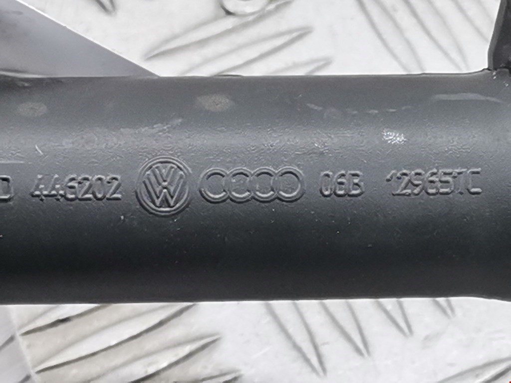 Патрубок вентиляции картерных газов Audi A4 B6 купить в Беларуси