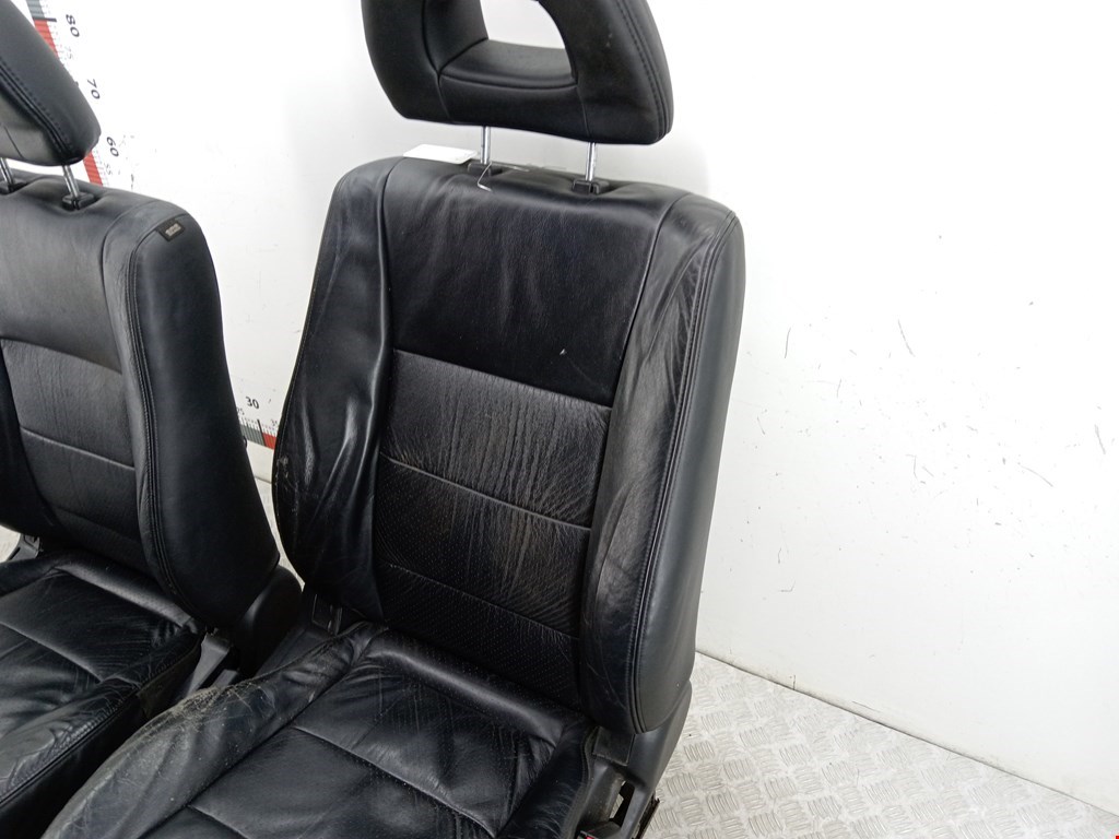 Салон (сидения) комплект Mitsubishi Pajero 3 купить в России