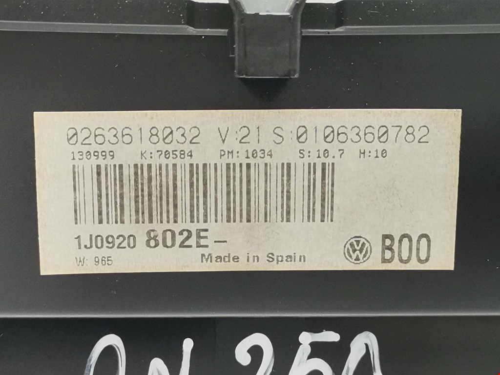 Панель приборная (щиток приборов) Volkswagen Golf 4 купить в России