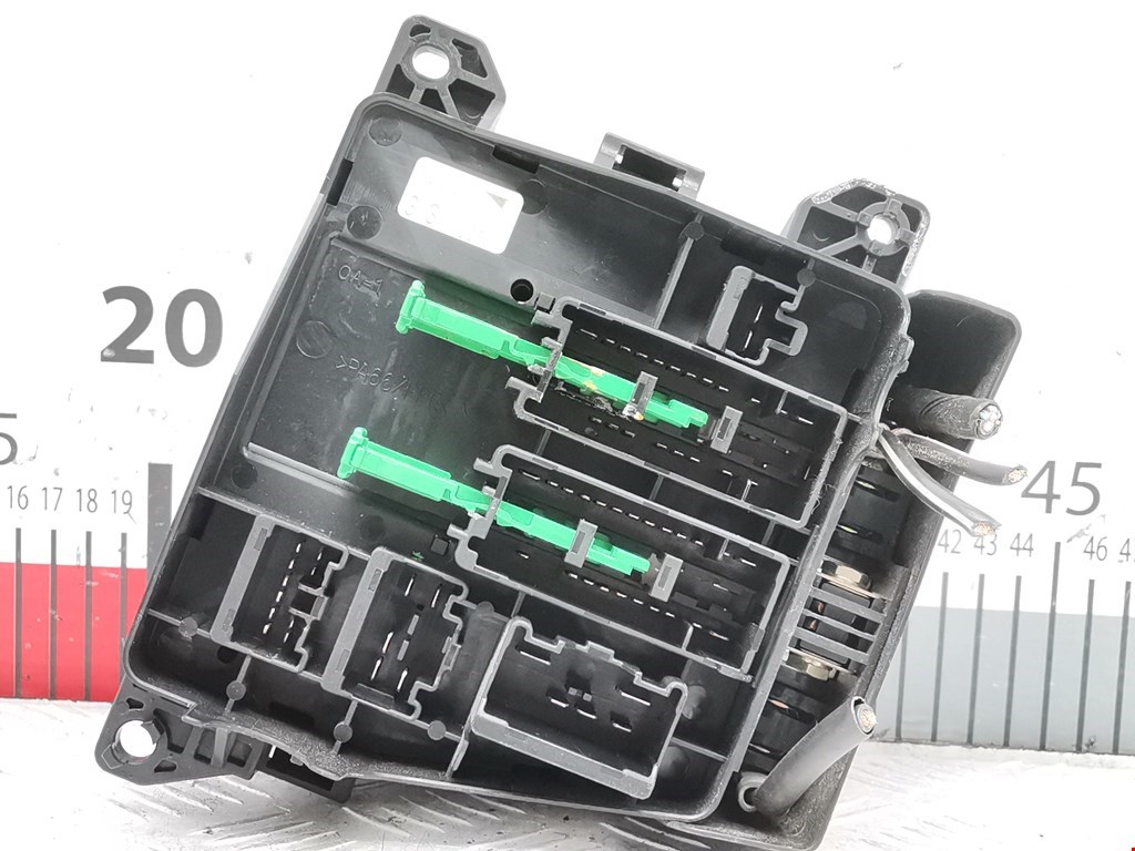 Купить Блок предохранителей для MAZDA PREMACY 2000 2.0 (артикул: 23547) HotParts