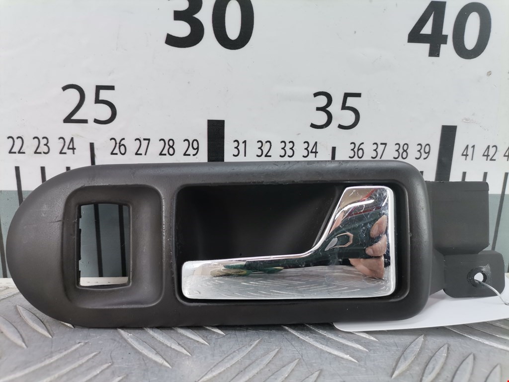 Ручка двери внутренняя передняя правая Volkswagen Passat 5 купить в России