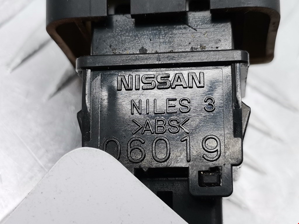 Кнопка аварийной сигнализации Nissan Note купить в России