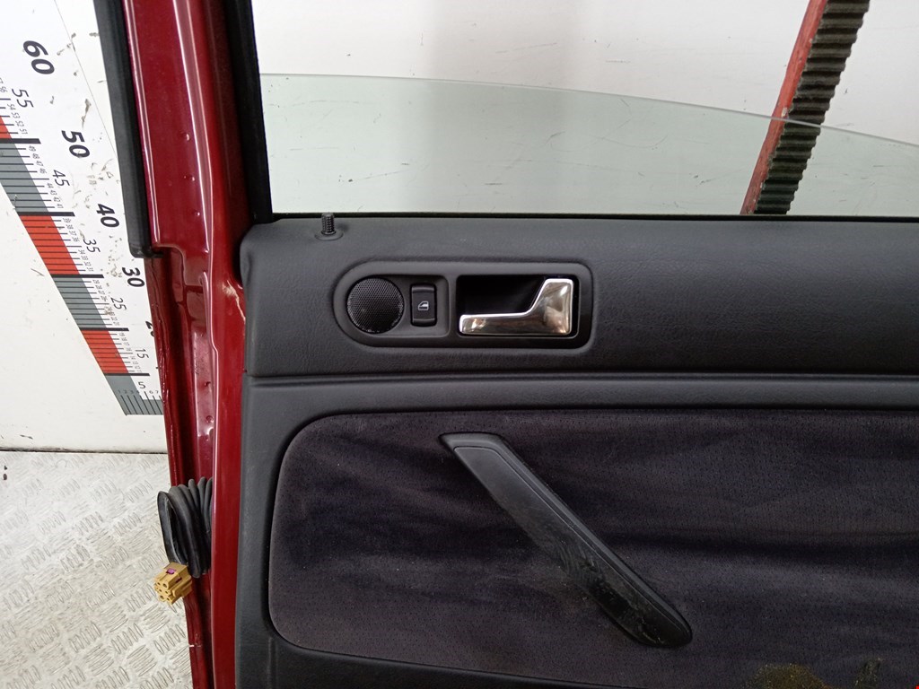Дверь задняя правая Volkswagen Passat 5 купить в Беларуси