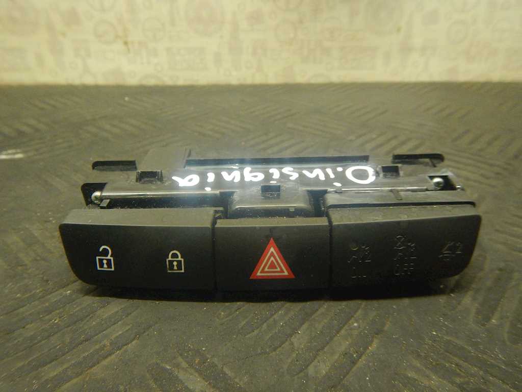 Кнопка аварийной сигнализации Opel Insignia 1