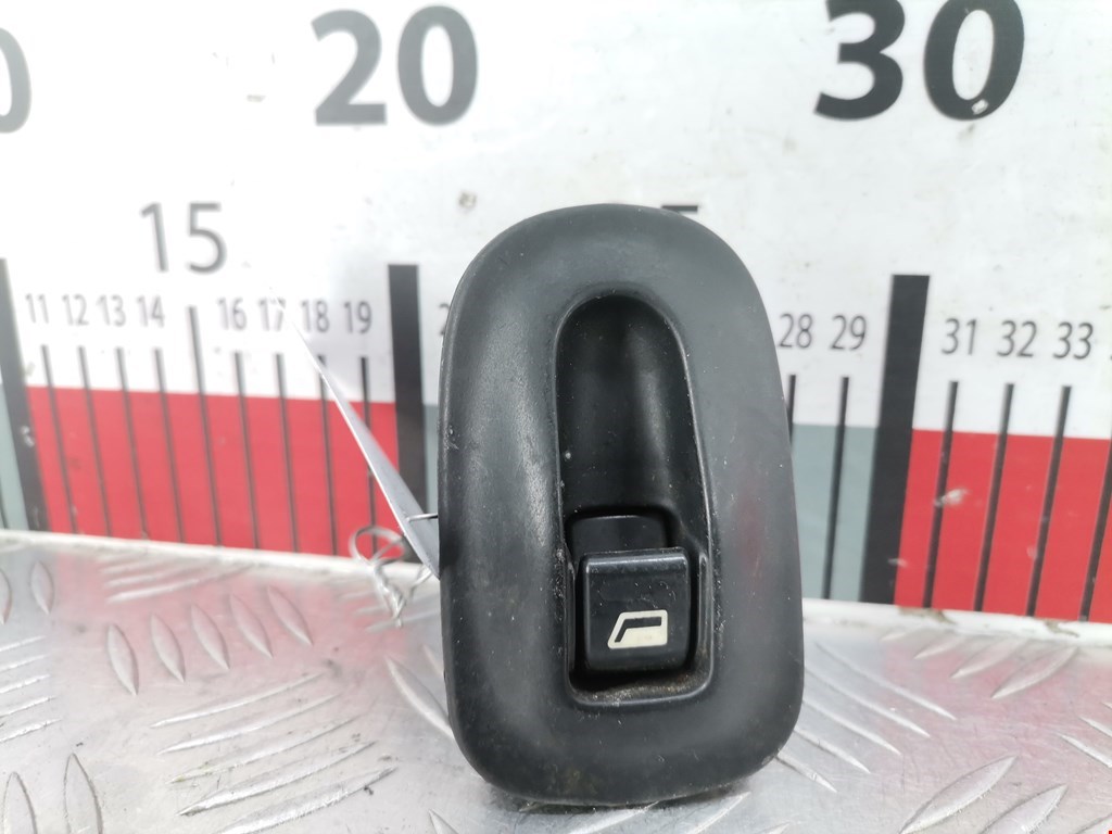 Кнопка стеклоподъемника Peugeot 306