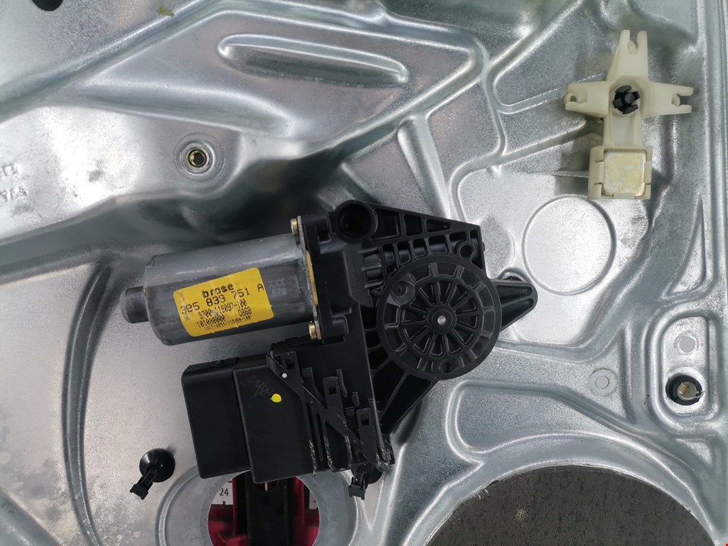 Стеклоподъемник электрический двери задней левой Volkswagen Passat 5 купить в Беларуси
