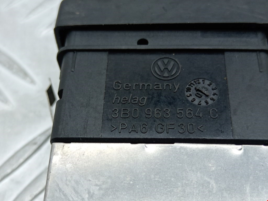 Кнопка обогрева сидений Volkswagen Passat 5 GP купить в России