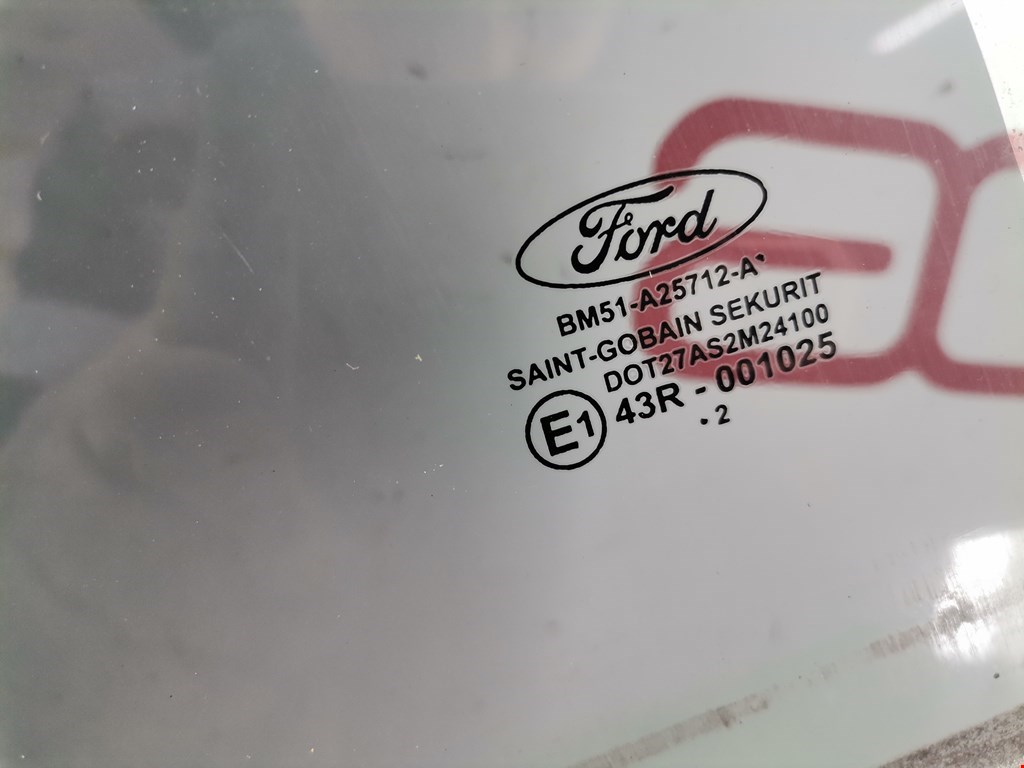 Стекло двери задней правой Ford Focus 3 купить в России