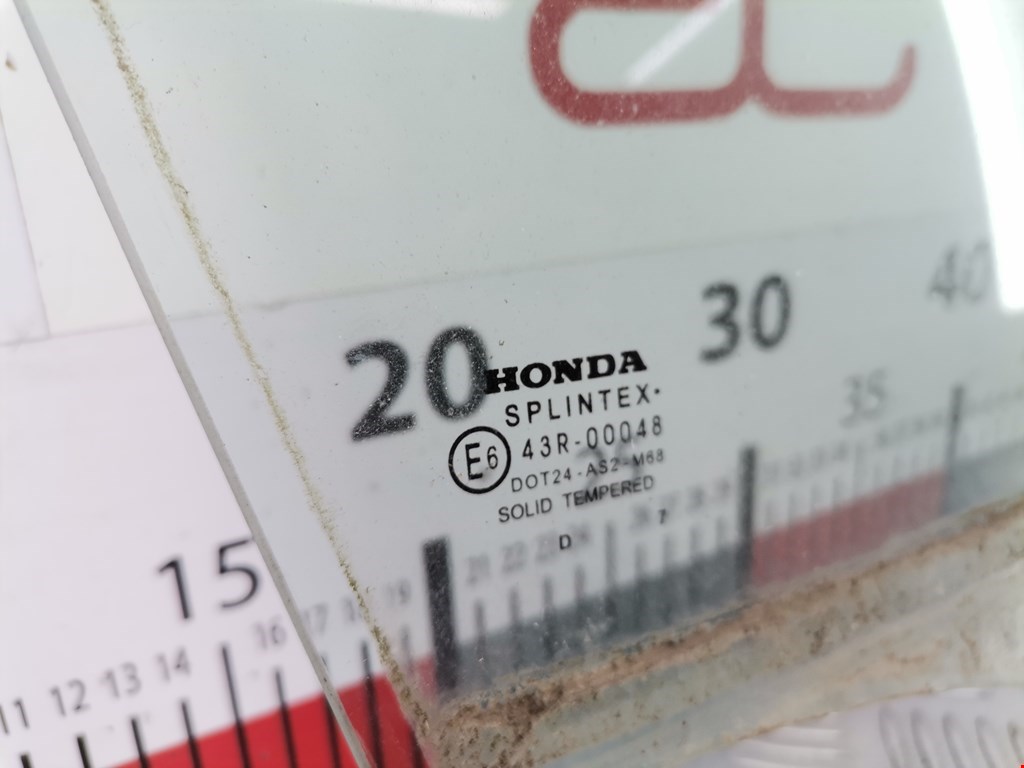 Стекло двери задней правой Honda Civic 8 купить в Беларуси