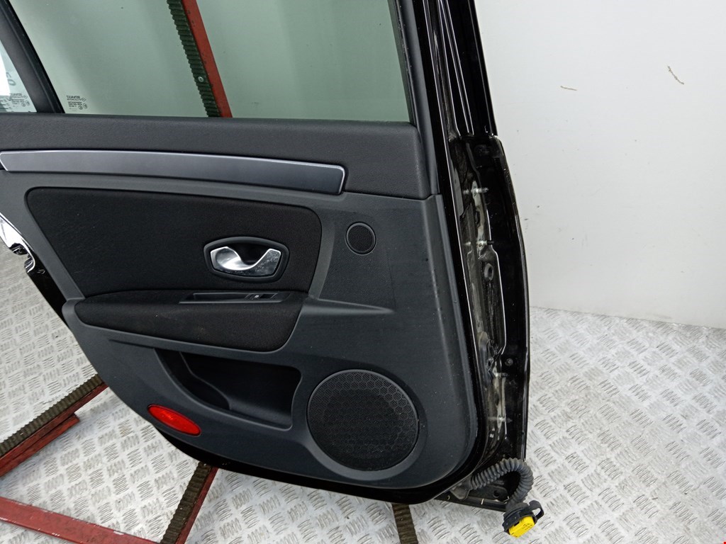 Дверь задняя левая Renault Laguna 3 купить в России