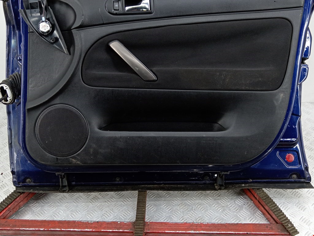 Дверь передняя правая Volkswagen Passat 5 GP купить в России