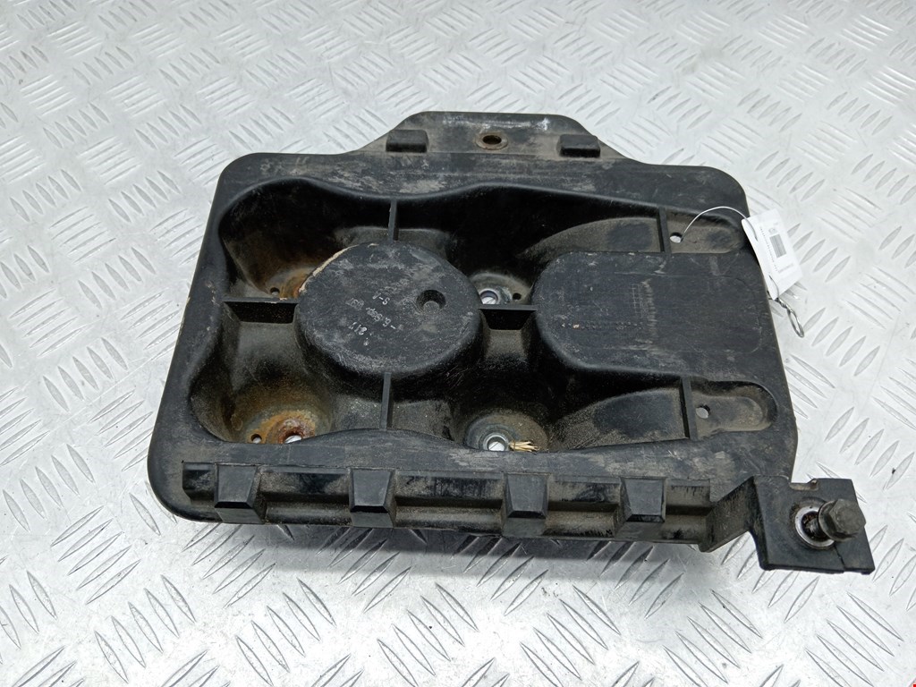 Крепление (корпус) аккумулятора Audi A3 8L