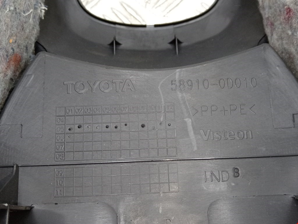 Консоль салона (центральная часть) Toyota Yaris 2 купить в Беларуси