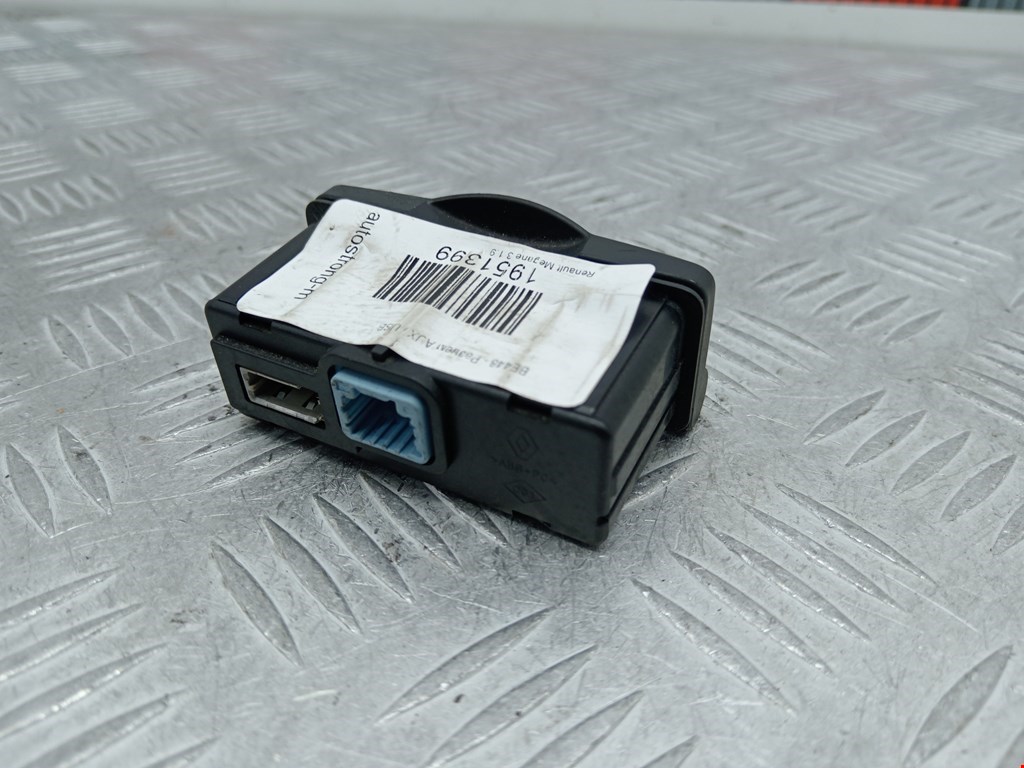 Разъем AUX / USB Renault Megane 3 купить в Беларуси