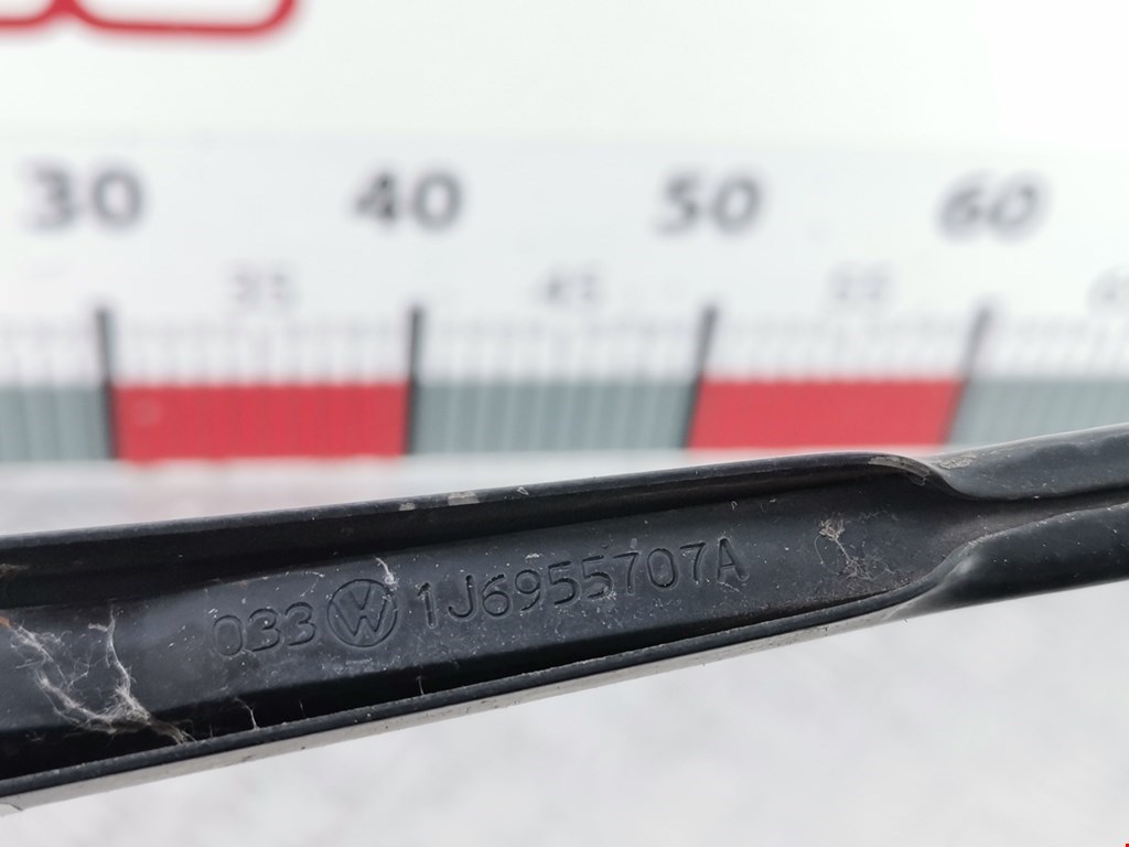 Поводок стеклоочистителя заднего Volkswagen Golf 4 купить в России
