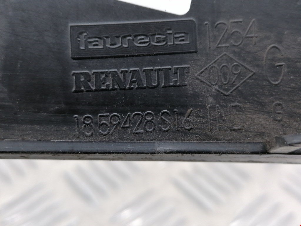 Решетка (заглушка) в бампер левая Renault Clio 3 купить в России