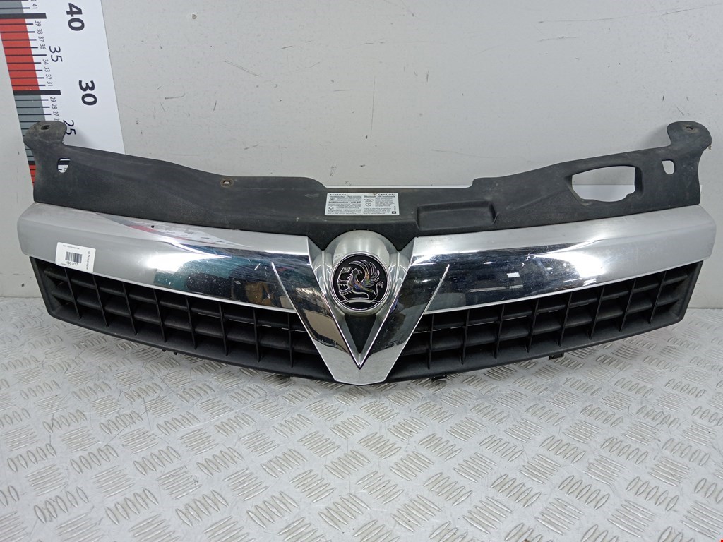 Решетка радиатора Opel Astra H купить в Беларуси