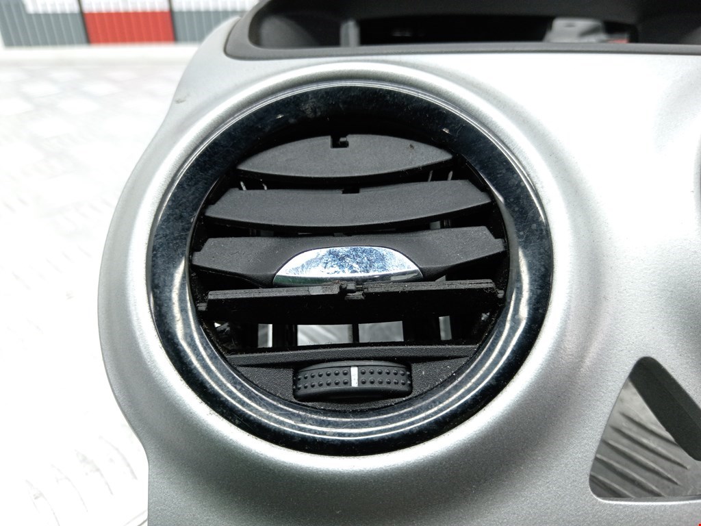 Дефлектор обдува салона Opel Corsa D купить в Беларуси