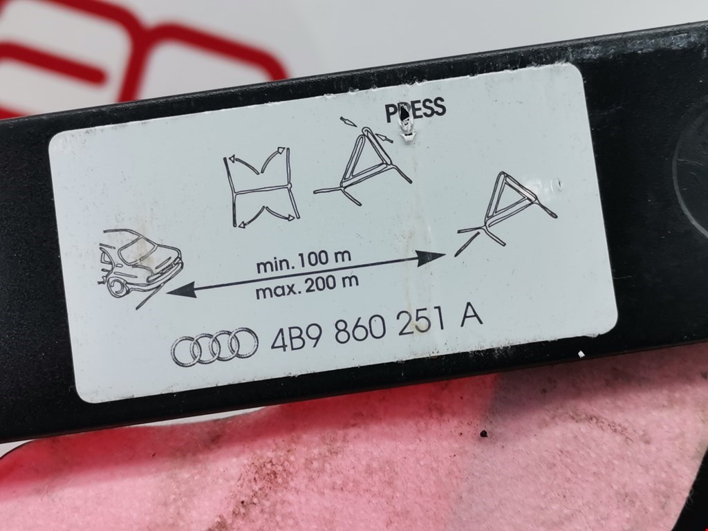 Знак аварийной остановки Audi A6 C5 купить в Беларуси