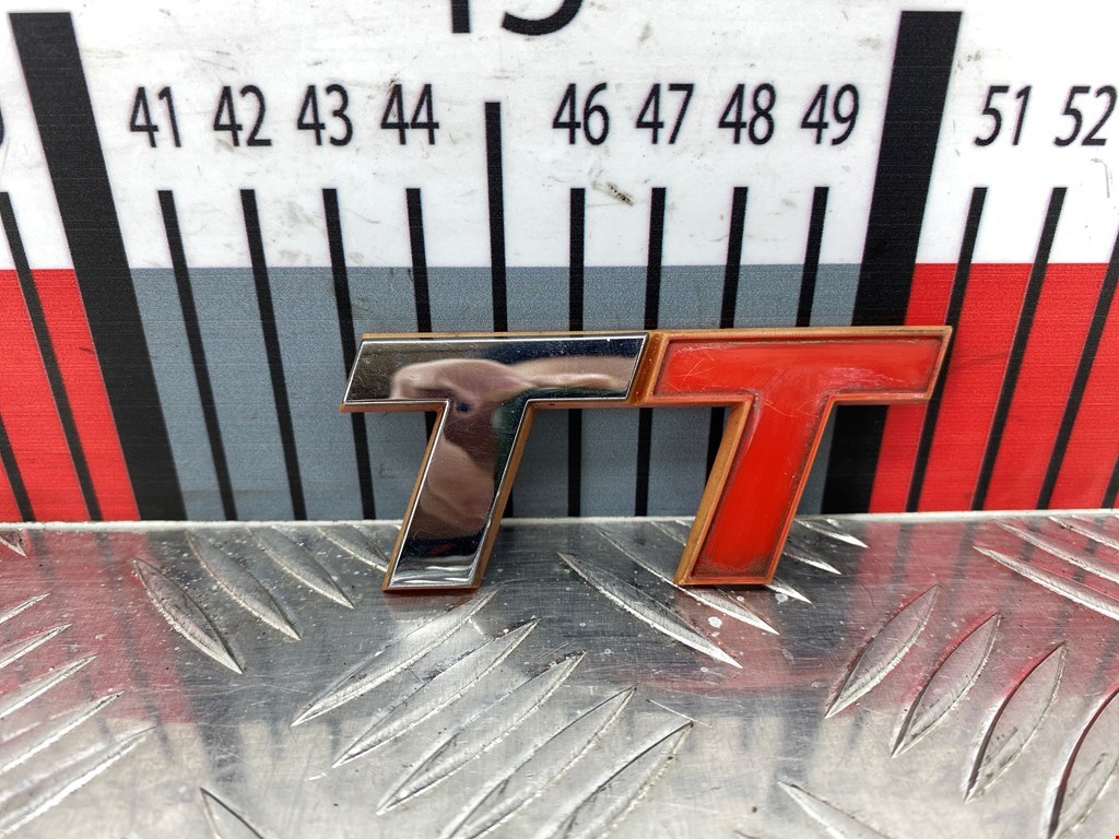 Эмблема (значок) Audi TT 8N