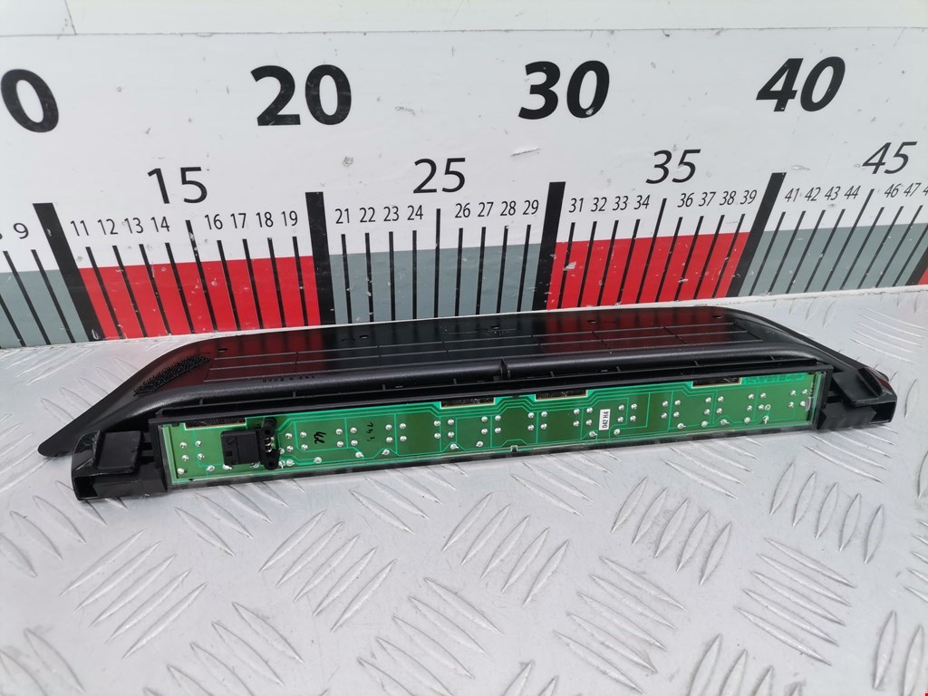 Фонарь дополнительный тормозной (стоп-сигнал) BMW 3-Series (E46) купить в России