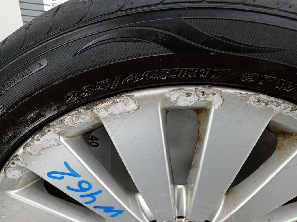 Шина 235/45R17 для Volkswagen Passat 6 купить б/у с разборки в России