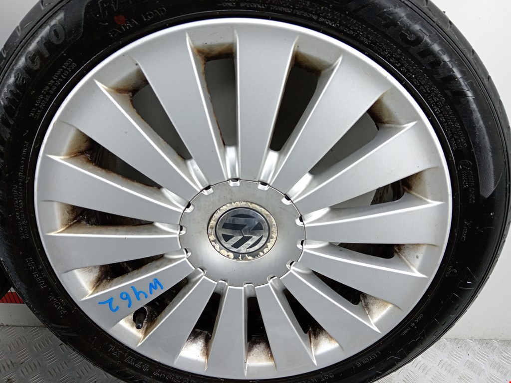 Шина 235/45R17 для Volkswagen Passat 6 купить б/у с разборки в России