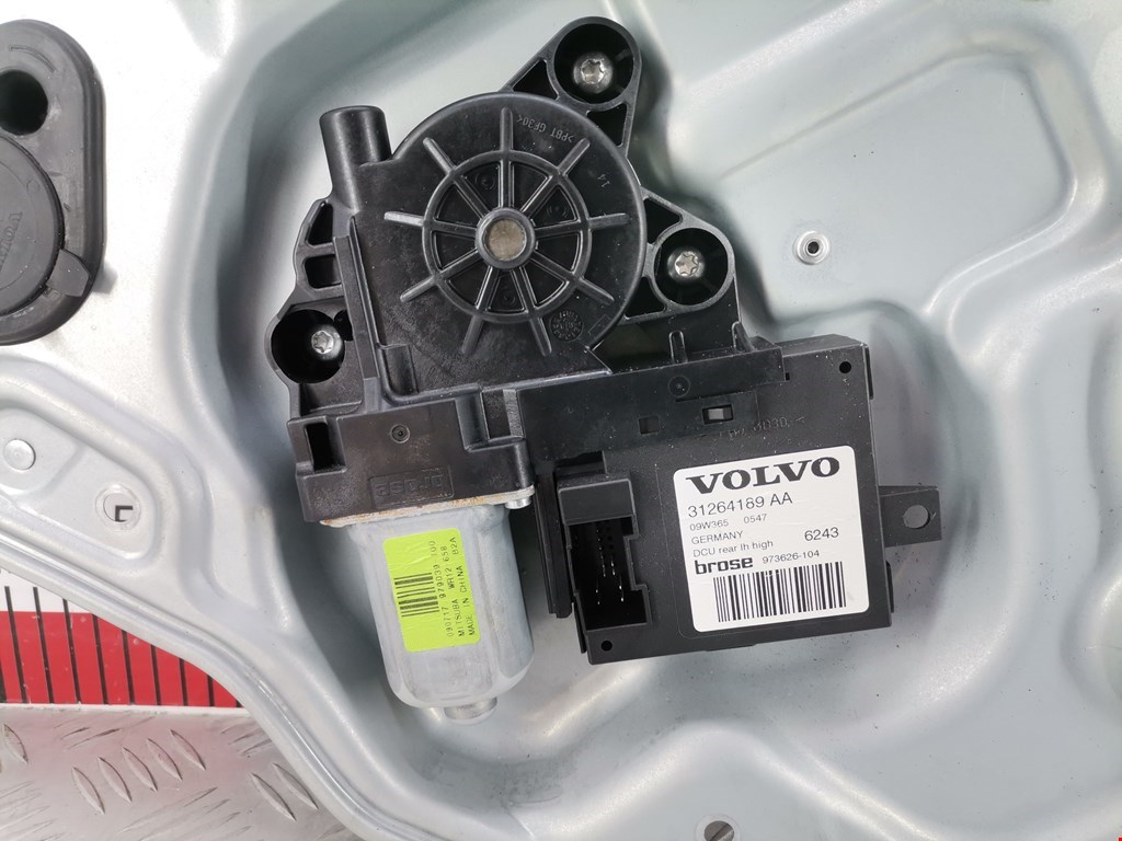 Стеклоподъемник электрический двери задней левой Volvo V50 1 купить в России