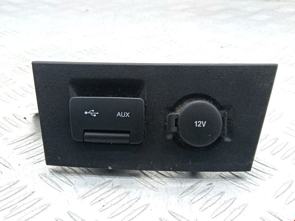 Разъем AUX / USB Kia Ceed 1 купить в России