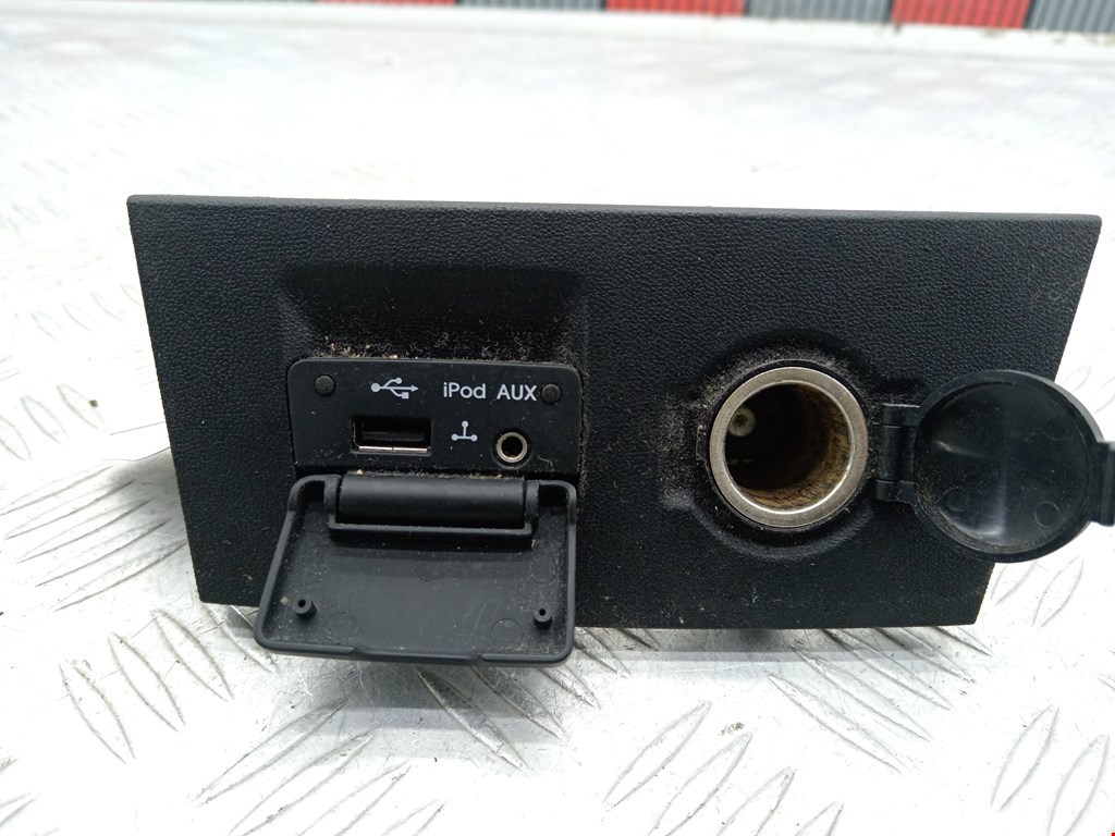 Разъем AUX / USB Kia Ceed 1 купить в Беларуси