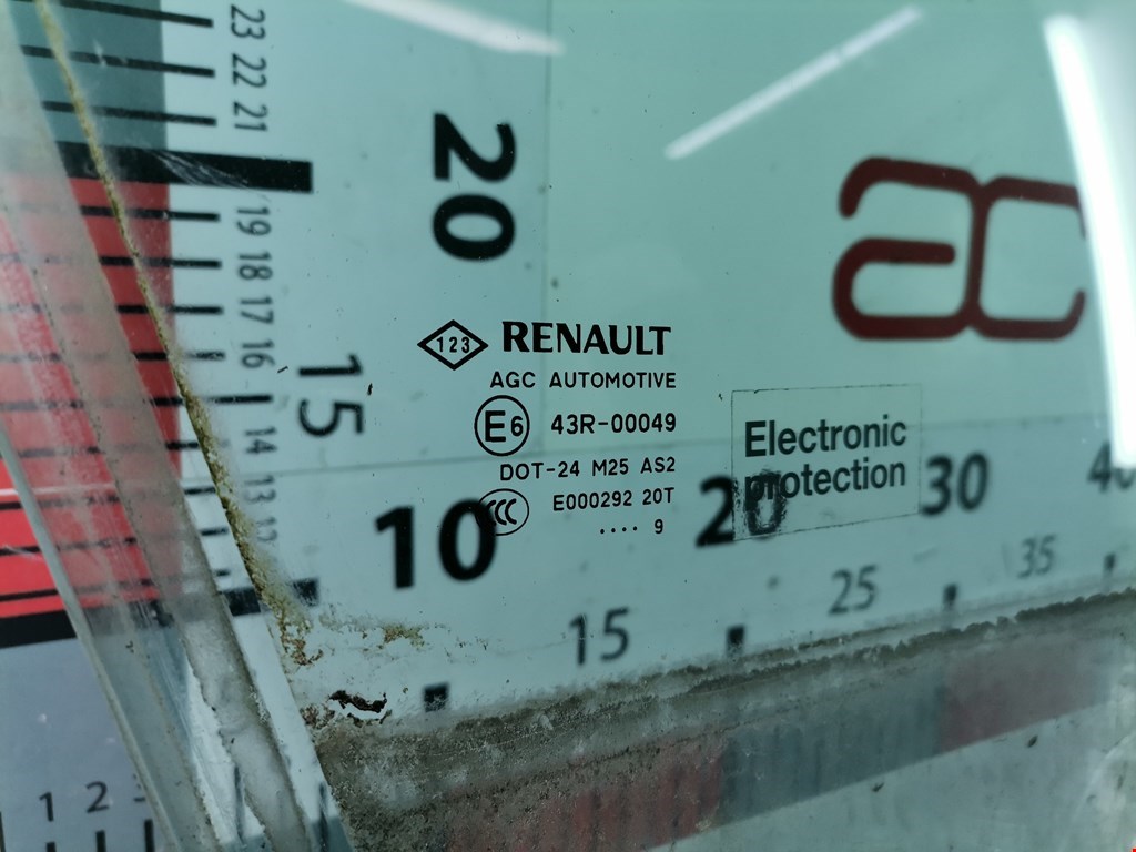 Стекло двери передней правой Renault Laguna 3 купить в России