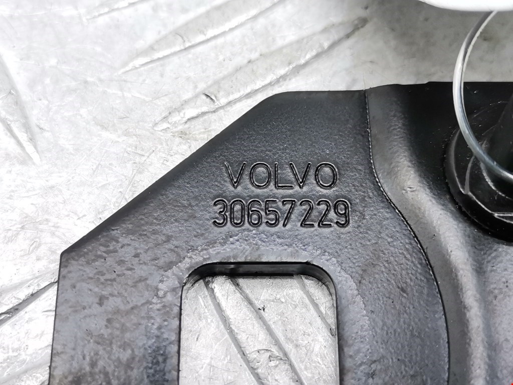 Замок крышки багажника Volvo C30 1 купить в России