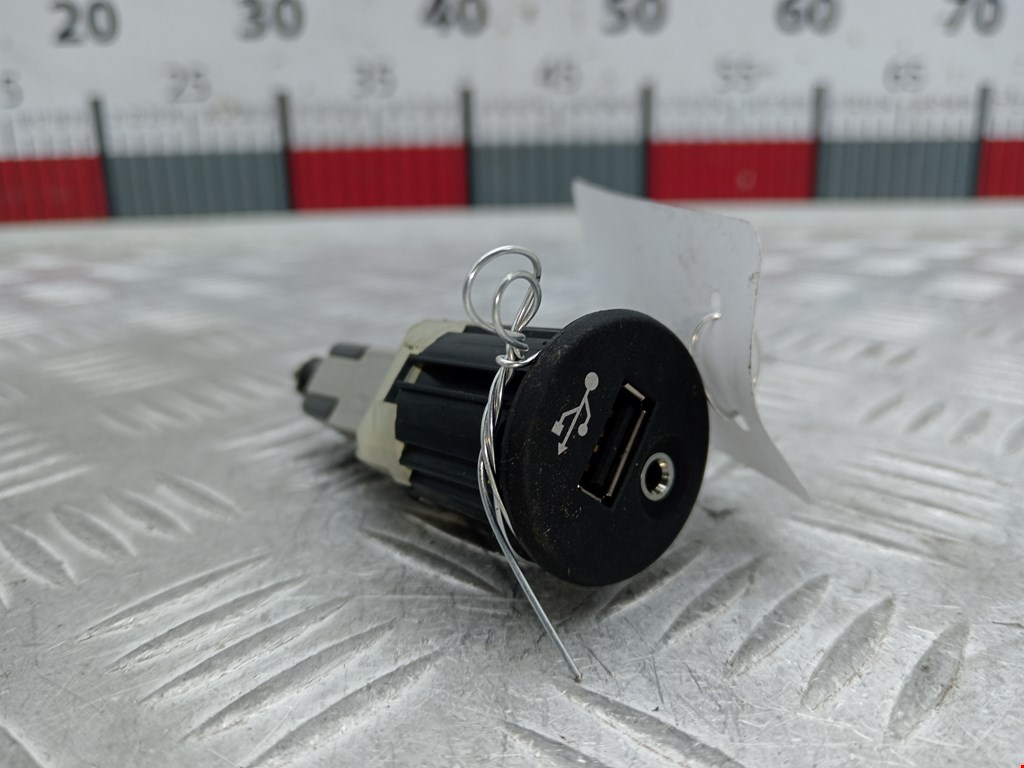 Разъем AUX / USB Nissan Note купить в России