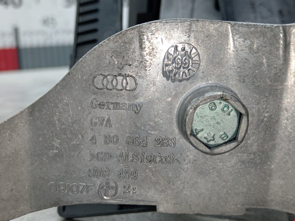 Подлокотник Audi A6 C5 купить в России