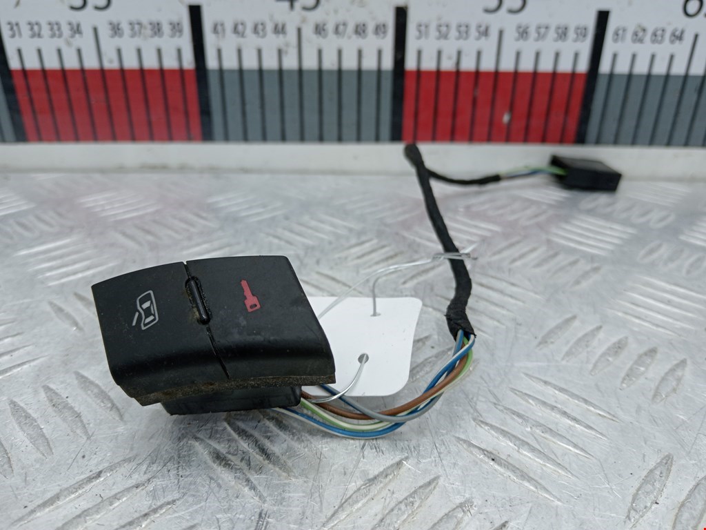 Кнопка центрального замка Audi A6 C5 купить в Беларуси