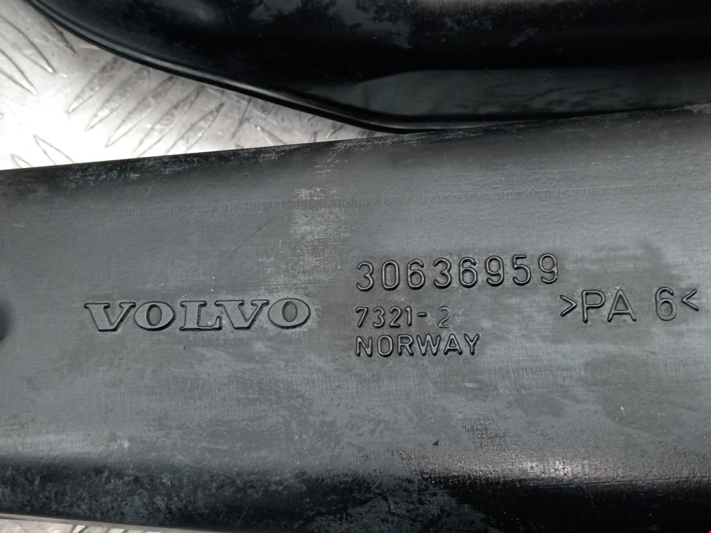 Патрубок турбины Volvo XC90 1 купить в России