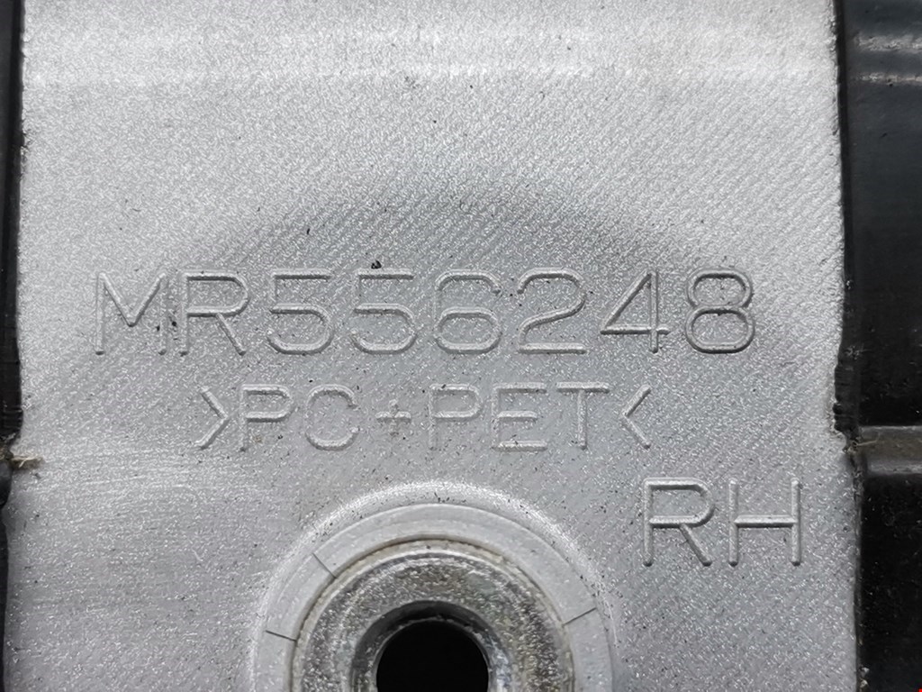 Ручка двери наружная передняя правая Mitsubishi Pajero 3 купить в Беларуси